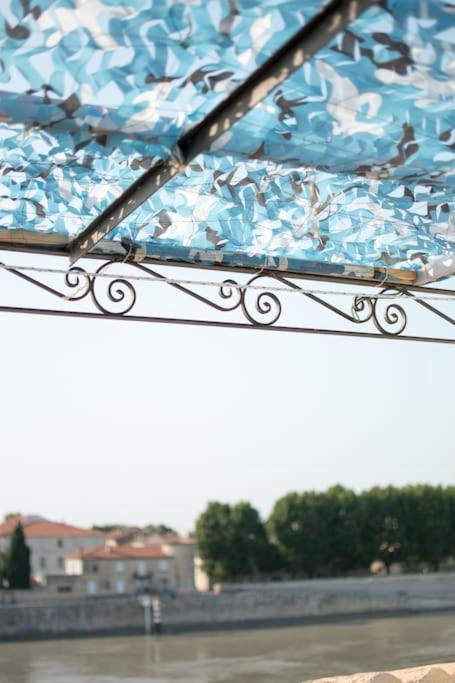 Rhona, Terrasse Vue Sur Le Rhone Holiday home Arles