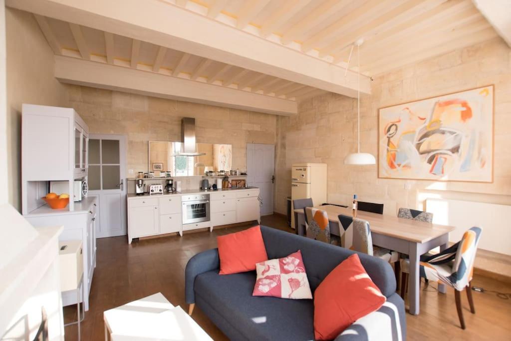 Rhona, Terrasse Vue Sur Le Rhone Holiday home *